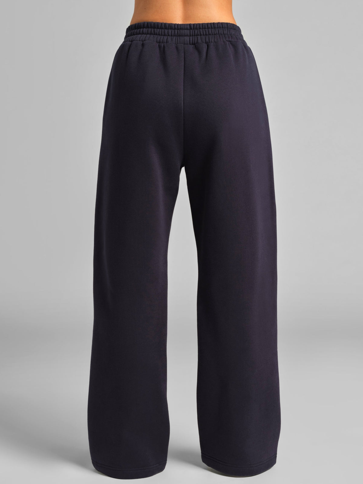 Minimalist Straight Leg Sweatpants – Short