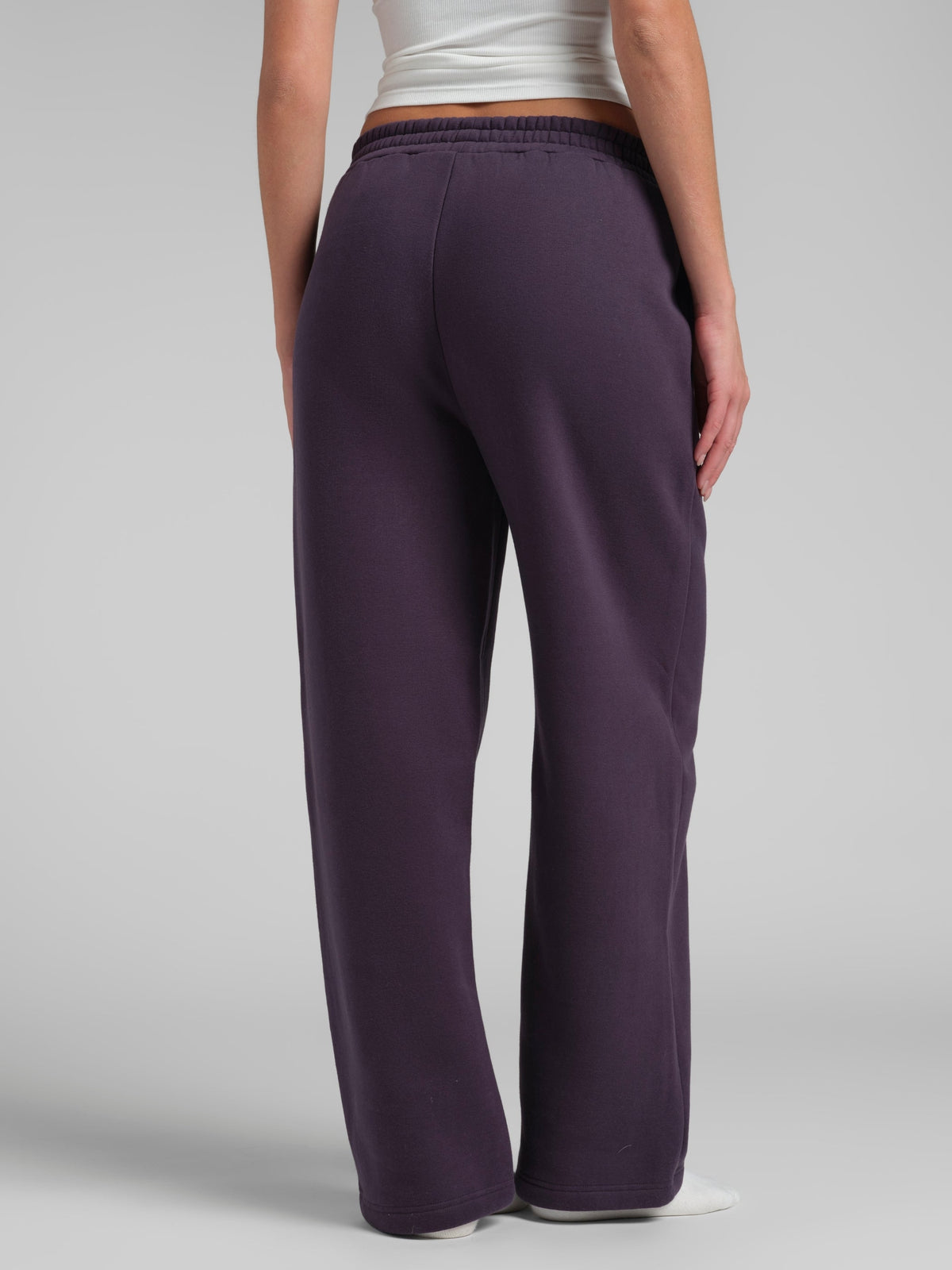 Minimalist Straight Leg Sweatpants – Long